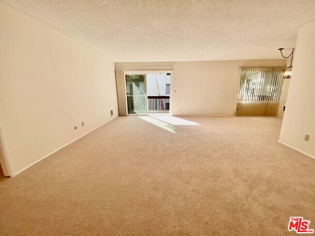 Foto del edificio - 5650 N Sumner Way