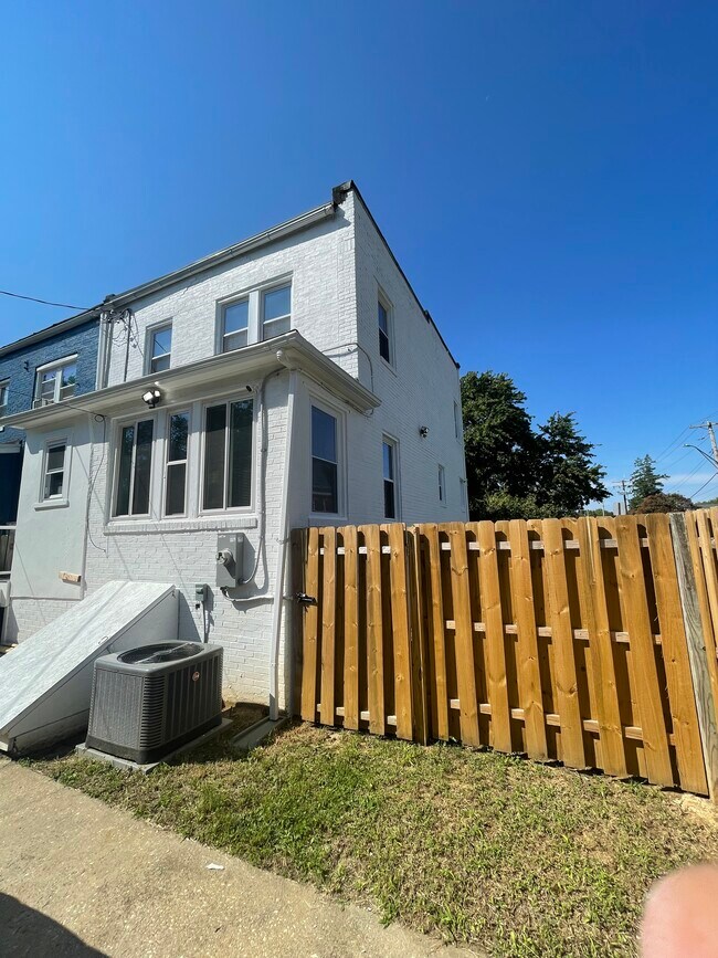 Building Photo - 4219 Granada Ave