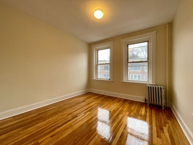 Building Photo - NO BROKER FEE!   BRIGHTON 2 BED ALONG GREEN LINE WITH DISHWASHER, HT HW INCLUDED