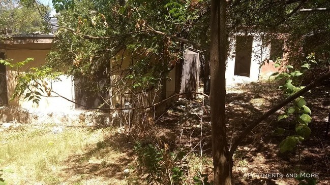 Building Photo - 100 Mandalay Ln