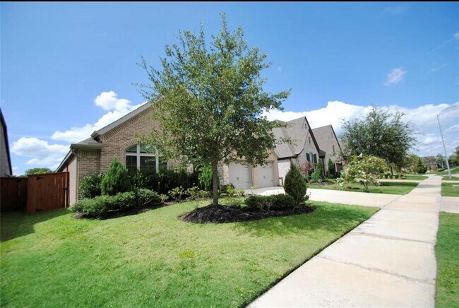 Building Photo - 11010 Dumbreck Dr