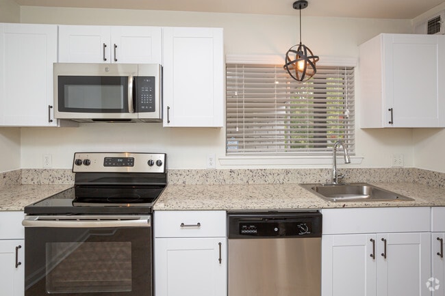 2 BR, 1 BA - 970 SF - Parc at Mid City