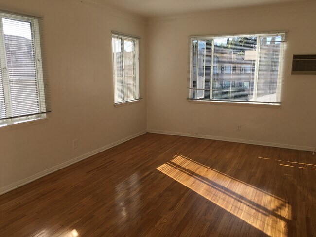 Building Photo - 1554 S Beverly Glen Blvd