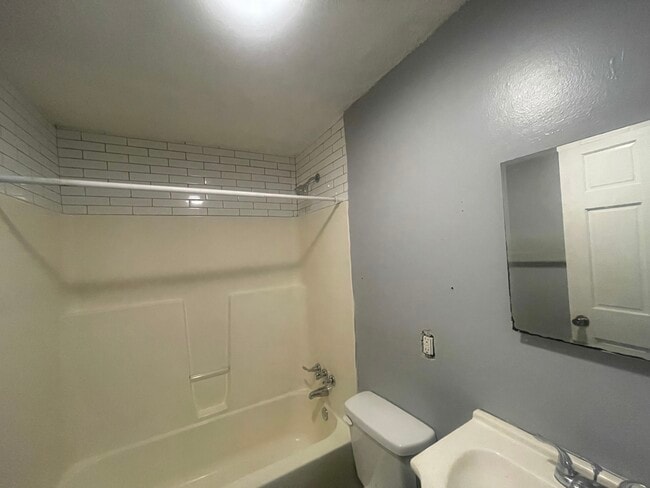 Foto del edificio - 517 W Water St Ext