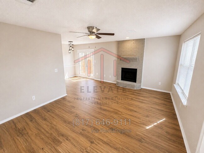 Foto del edificio - 5912 Holiday Ln