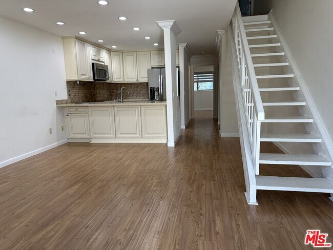 Foto del edificio - 21323 Norwalk Blvd