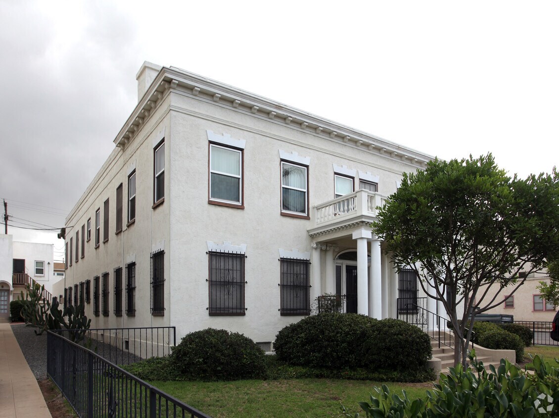 Building Photo - Apartments On The Park