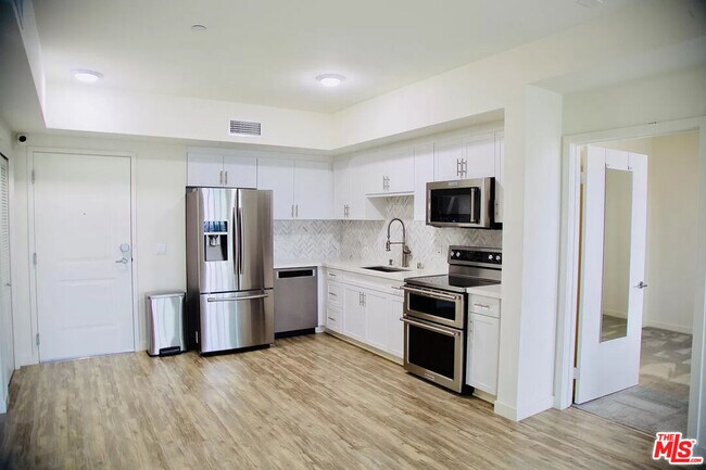 Building Photo - 12655 Bluff Creek Dr