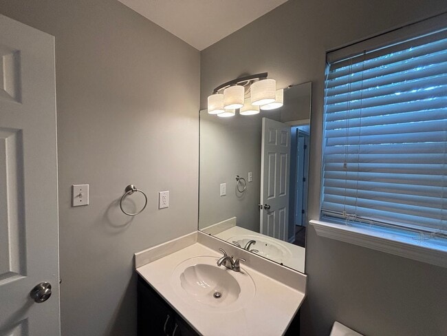 Building Photo - 2573 Laurelcrest Dr