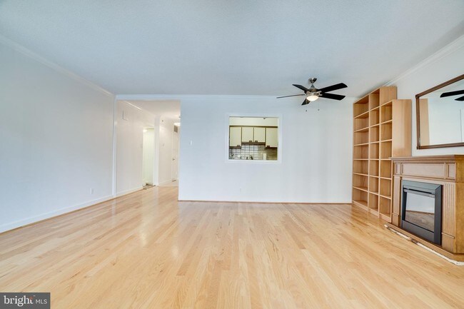 Living room - 1200 Crystal Dr