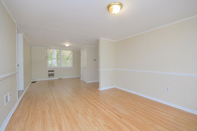Building Photo - 1357 Holly Ln NE
