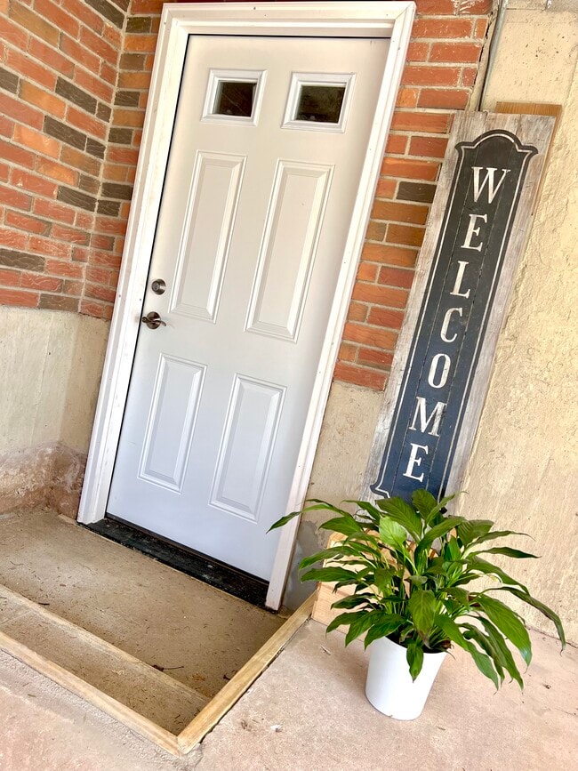 Entrance - 63 Boyer St