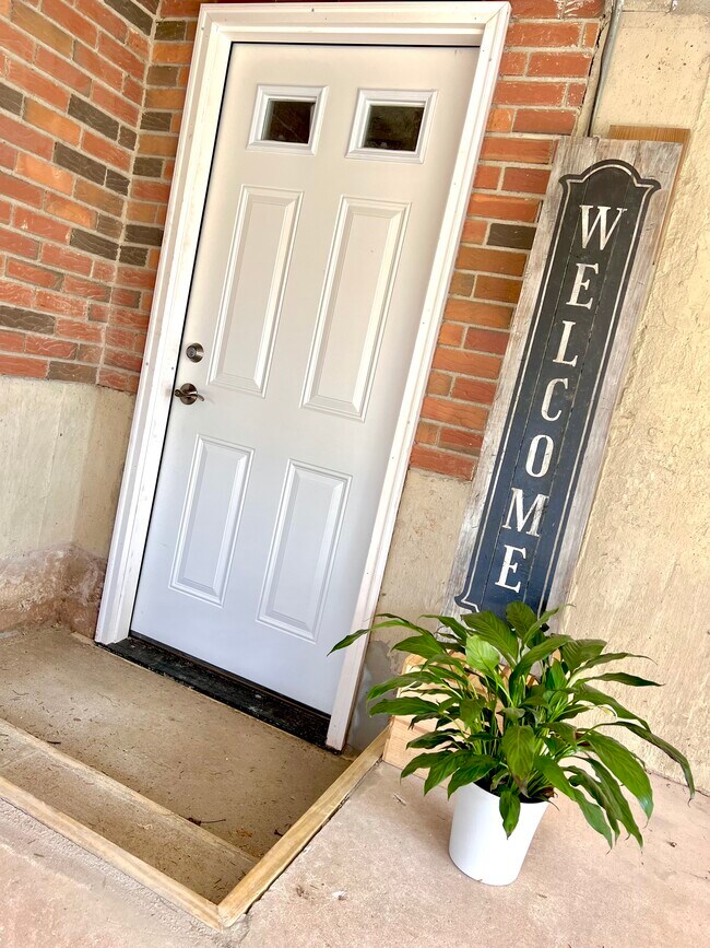 Entrance - 63 Boyer St