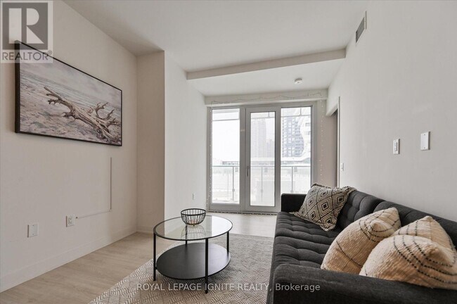 Photo du bâtiment - 3883-3883 Quartz Rd
