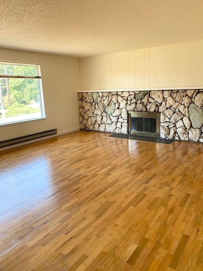 Foto del edificio - 3 Bedroom East Bremerton Home