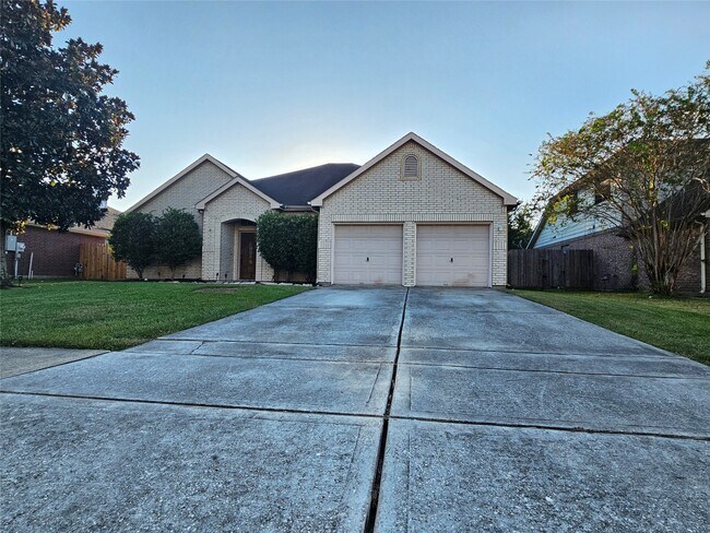 Foto del edificio - 201 Cedar Branch Dr