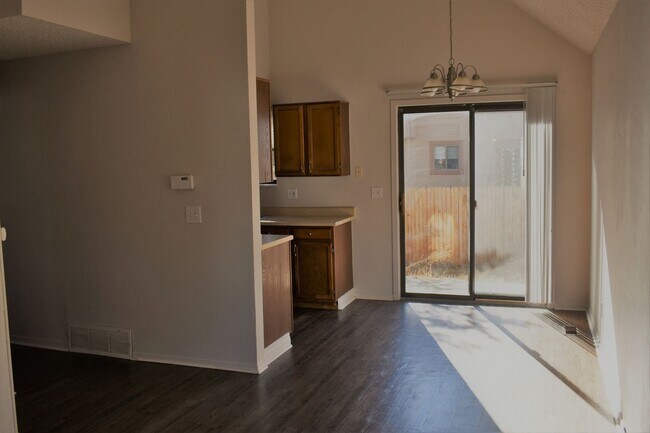 Foto del edificio - 2 br, 2 bath House - 1048 Townley Circle