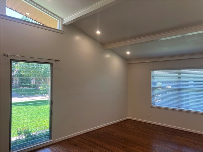 Building Photo - 2911 Linkwood Dr