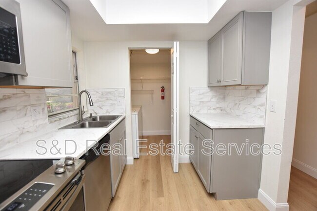 Foto del edificio - 2025 Sylvester Rd