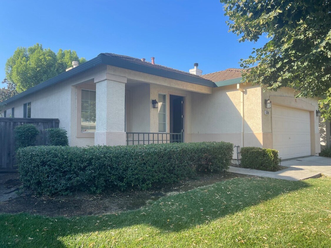 Primary Photo - Very nice 3br/2ba in Gated Community