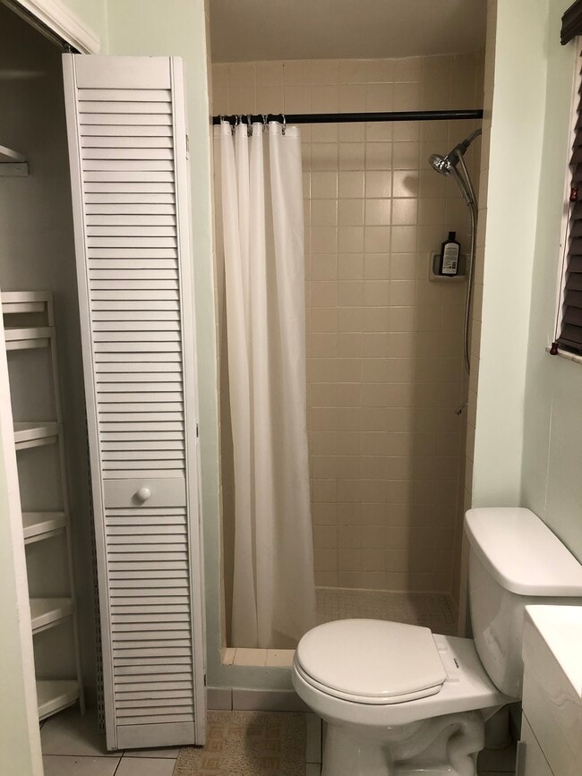 Foto del edificio - 1736 SW 12th St