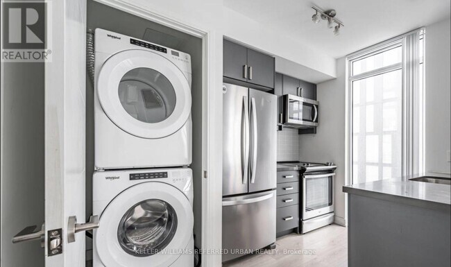 Photo du bâtiment - 50 Wellesley St E