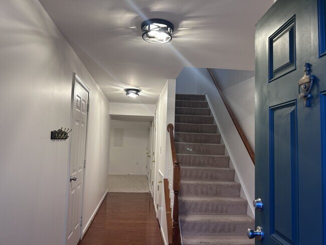 Foto del edificio - 1057 Lake Pelham Dr