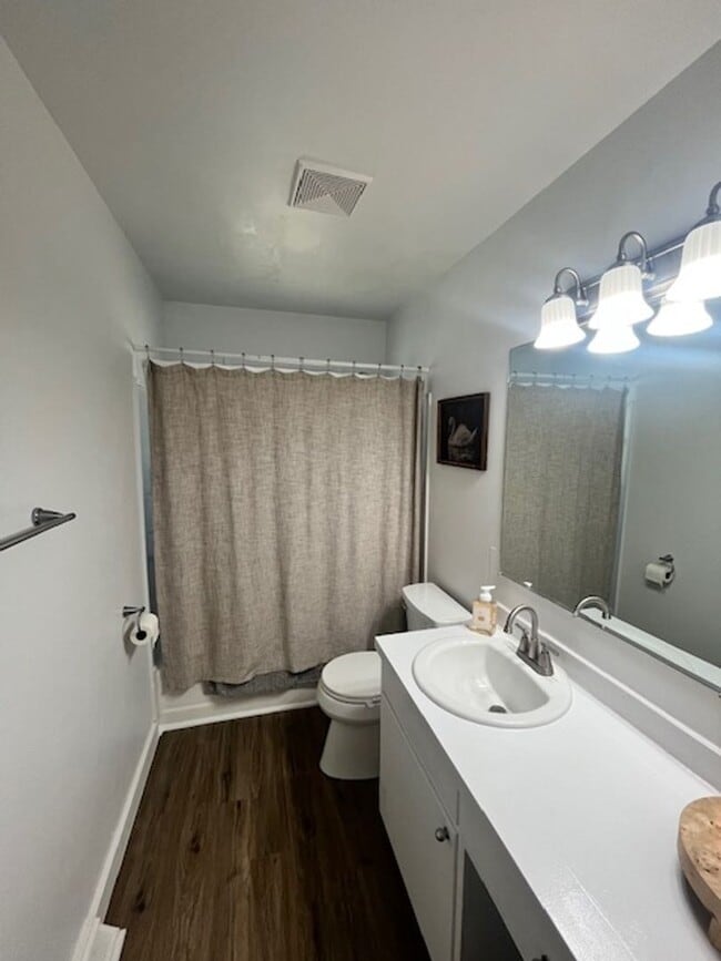 Building Photo - Beautifully Maintained 3-Bedroom Upper Uni...