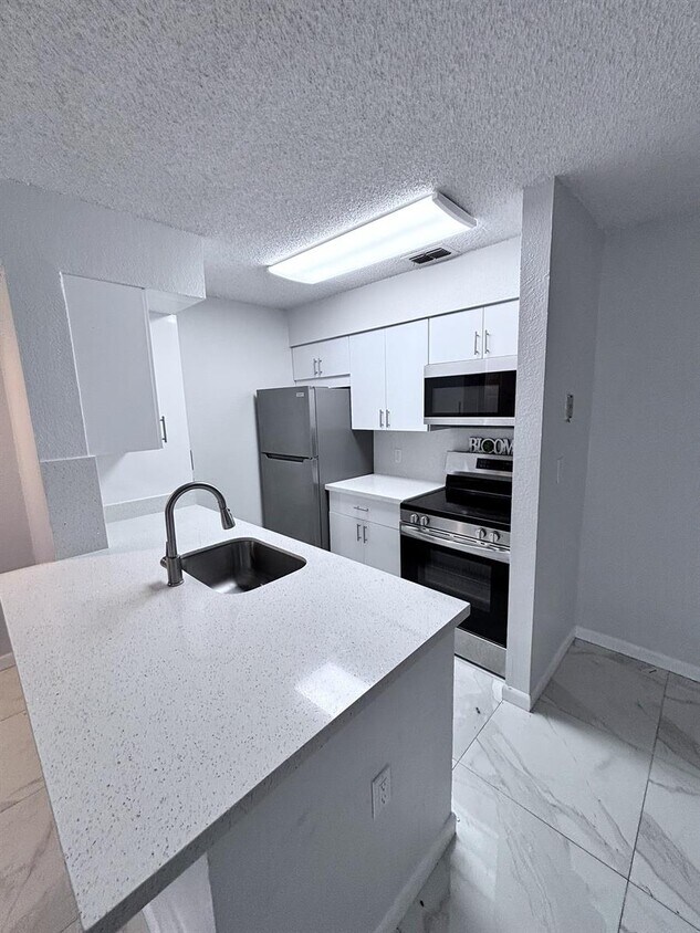 Foto del edificio - 2866 S University Dr