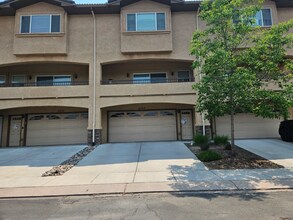 Building Photo - 4751 Iron Horse Villas Point