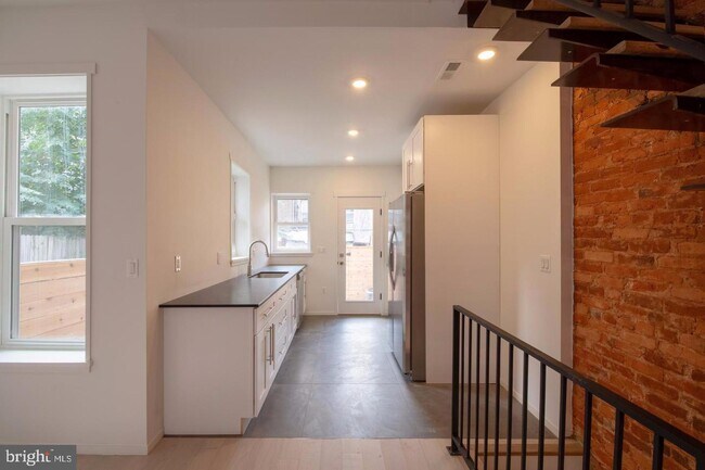 Foto del edificio - 1252 N Hollywood St