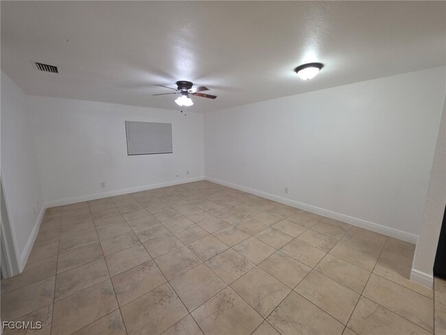 Building Photo - 573 Figuera Ave