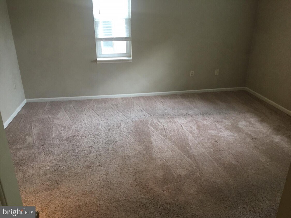 809 Stratford Way Unit 1400B, Frederick, MD 21701 Room for Rent in