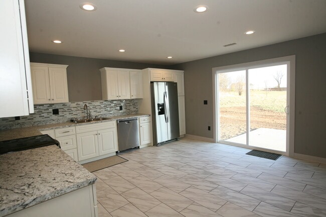 Building Photo - 2 bed 1 bath Duplex-Savannah Schools!