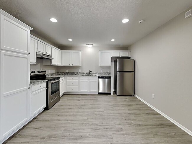 Foto del edificio - 405 NW Woodbury Dr