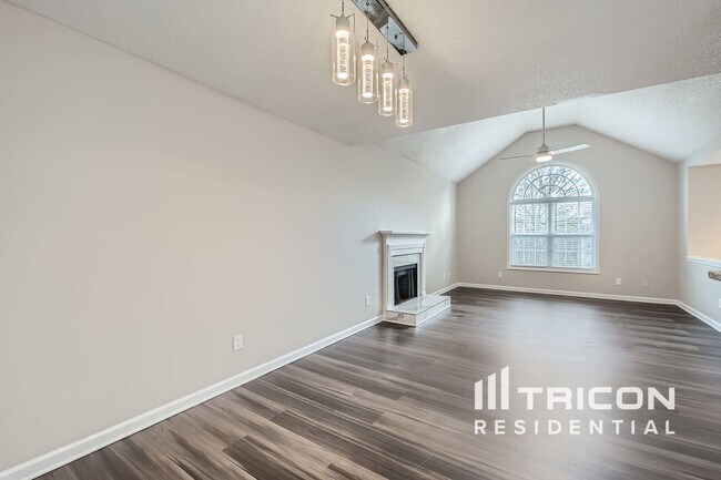 Foto del edificio - 5772 Shoal Creek Dr