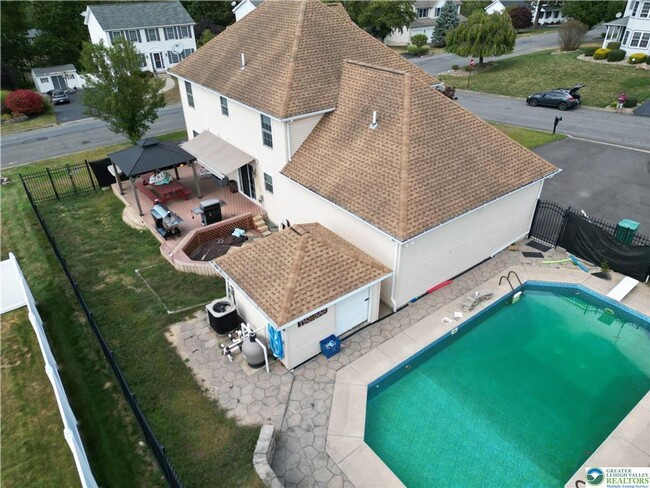 Foto del edificio - 4 bedroom 2.5 bathroom