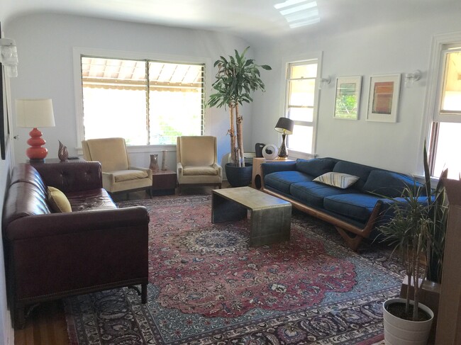 Large livingroom that can easily fit 2 couches, 2 lounge chairs, and more - 1337 S Cloverdale Ave