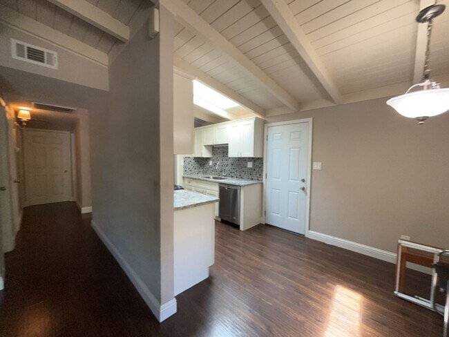 Foto del edificio - Updated 3 bedroom close to downtown and UC...
