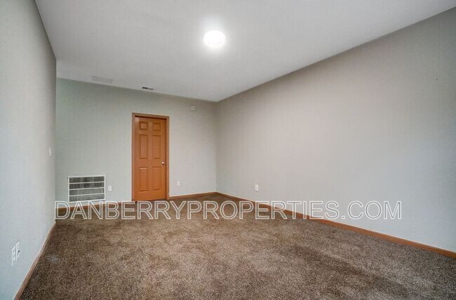 Foto del edificio - 1127 N Byrne Rd