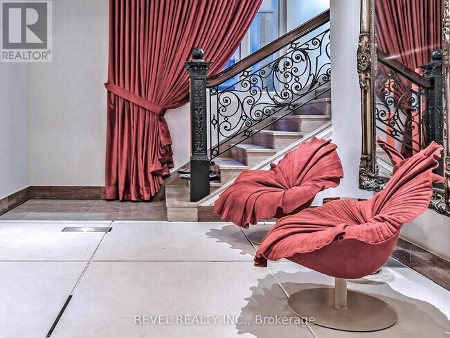 Building Photo - 197 Yonge St