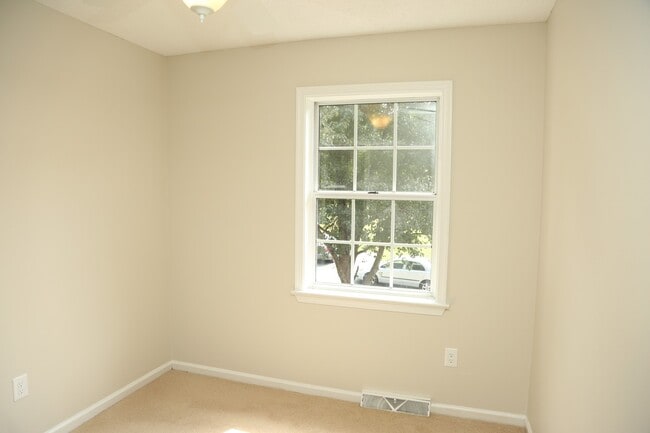 Building Photo - 396 Wynridge Ln