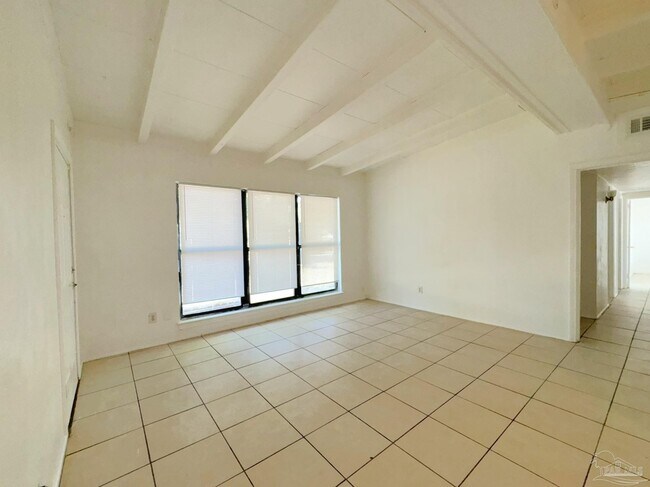 Building Photo - 208 Aquamarine Ave