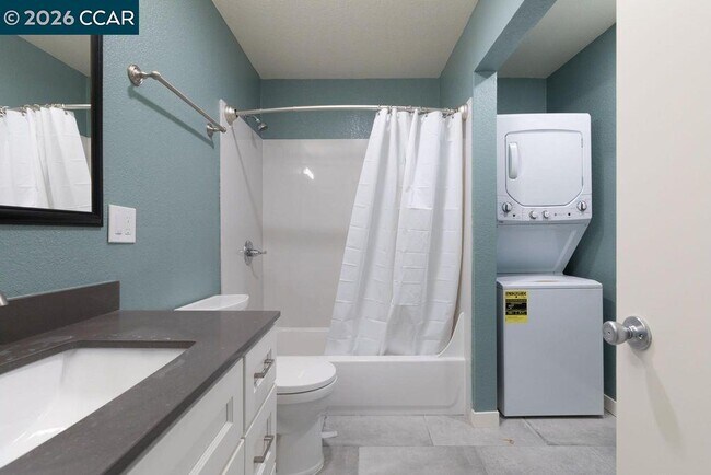 Foto del edificio - 4800 Bayview Ave