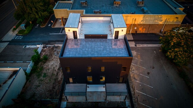 Building Photo - 1268 Oregon St