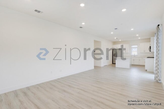 Foto del edificio - 6100 Oak Leaf Pl