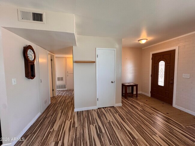 Foto del edificio - 10620 W Snead Dr