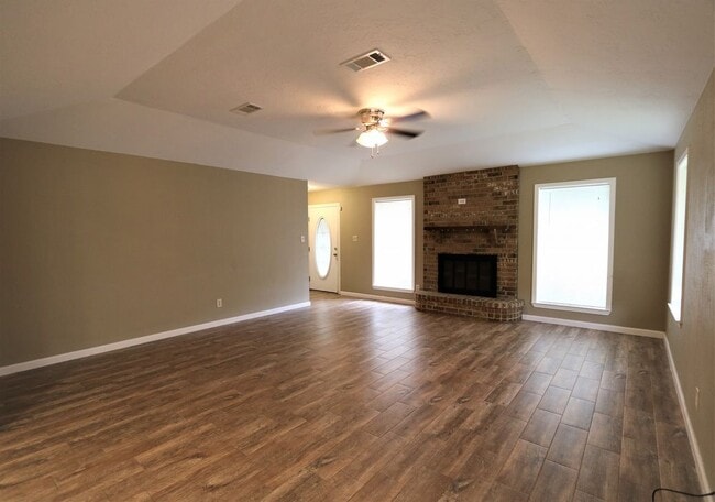 Building Photo - MOVE IN PENDING 10 Finwick Dr.