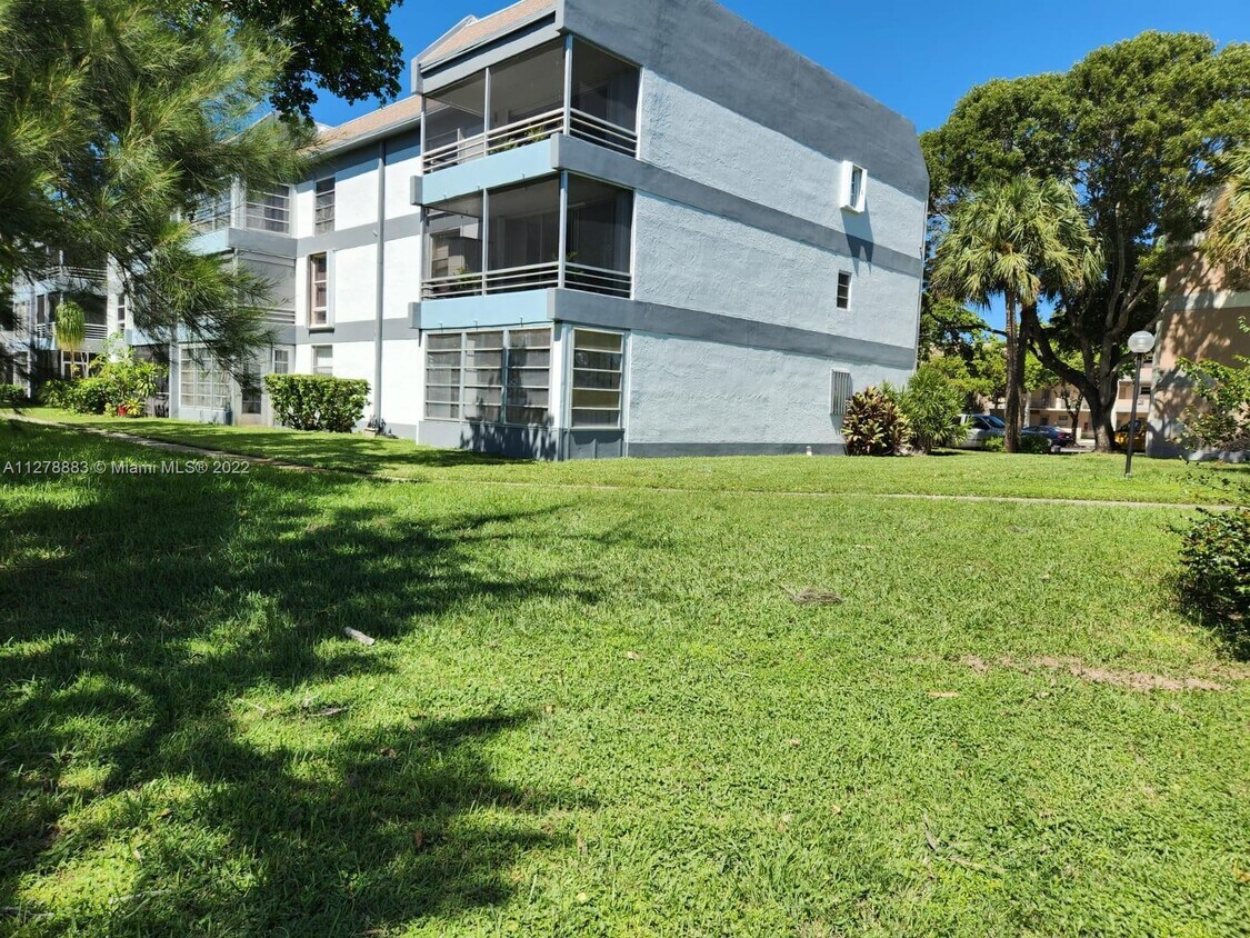 Primary Photo - 8331 Sands Point Blvd