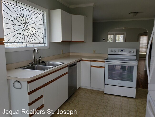 Building Photo - 2 br, 1 bath House - 409 Lasalle Ave.